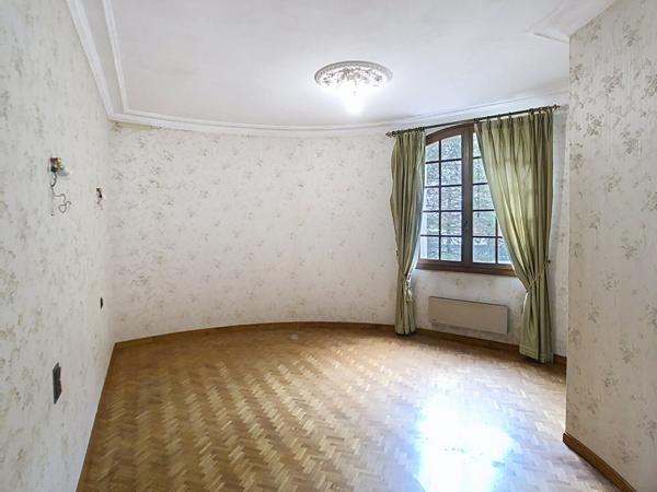 Villa avec parc arboré