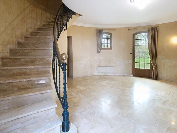 Villa avec parc arboré