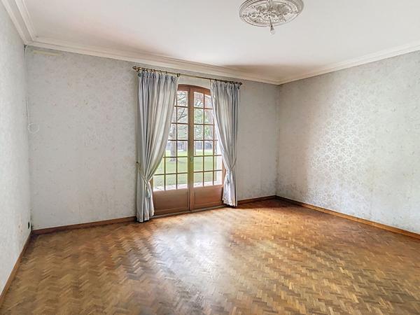 Villa avec parc arboré