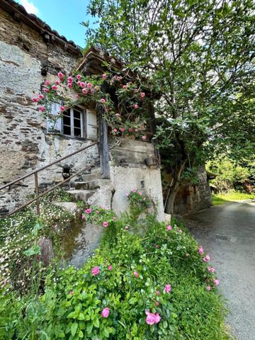 Petite maison en pierre pleine de charme