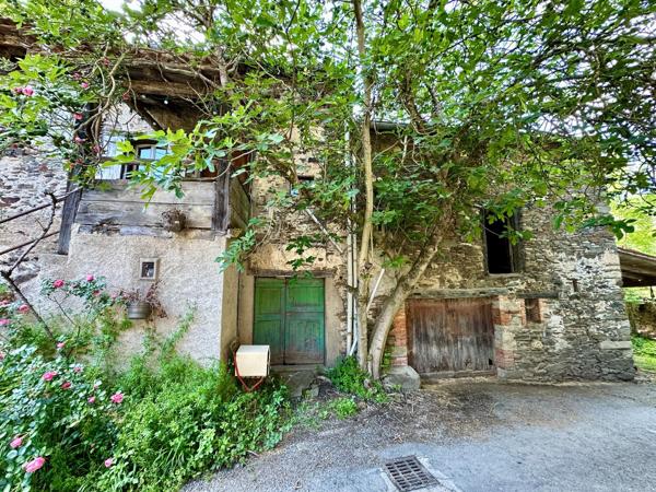 Petite maison en pierre pleine de charme