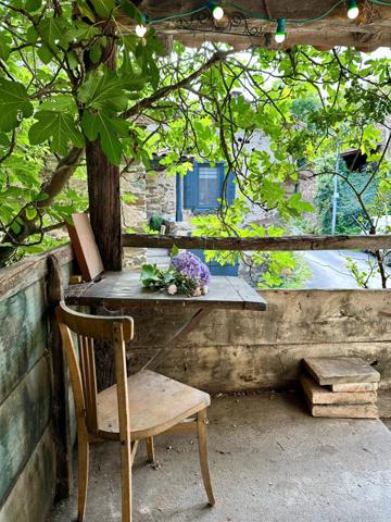 Petite maison en pierre pleine de charme