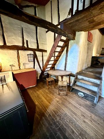Petite maison en pierre pleine de charme