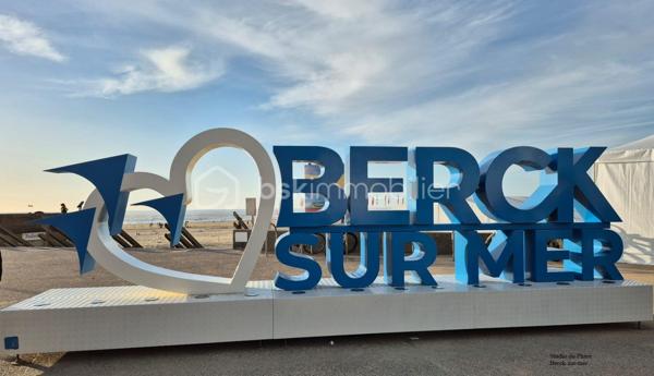 BERCK-PLAGE – Charmant studio aménagé avec goût
Idéal comme pied-à-terre en bord de mer ou pour un investissement locatif rentable grâce à son emplacement privilégié, permettant aussi bien la location saisonnière que la location étudiante.
Très lumineux, cet appartement de 2 pièces se compose d’une cuisine équipée, d’une salle d’eau avec douche, lavabo et WC, ainsi que d’une chambre indépendante, un véritable atout rare pour un studio.
Situé dans l’une des rues les plus emblématiques de Berck-Plage, à seulement 100 mètres de la plage et des commerces, il bénéficie d’un cadre de vie recherché et pratique.
Les fenêtres sont équipées de volets roulants électriques. La porte d’entrée et les radiateurs ont été récemment remplacés, offrant un confort appréciable.
Au 1er étage d’une petite copropriété bénévole, il profite de charges très faibles.
Visite virtuelle disponible sur demande.
Aucun travaux à prévoir : posez vos valises et profitez immédiatement de votre bien !
Les atouts :
À 100 m de la plage et des commerces 
Chambre indépendante (rare pour un studio) 
Très lumineux 
Cuisine équipée 
Faibles charges de copropriété 
Excellent potentiel locatif 
Visite virtuelle disponible sur demande 
Aucun travaux à prévoir