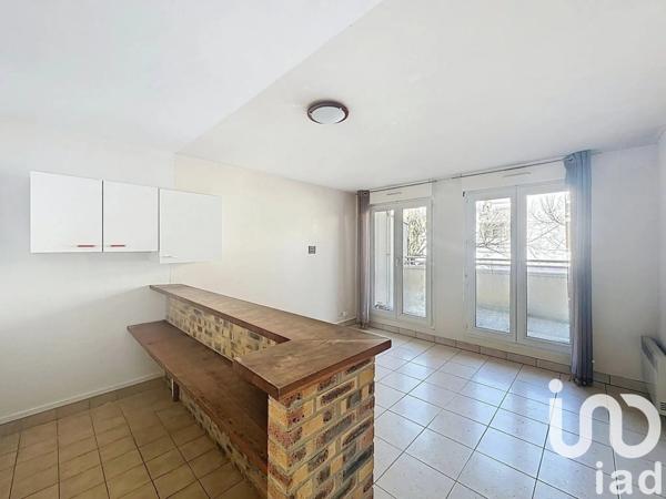 Appartement 2 pièces de 42 m² à Noisy-le-Grand (93160)