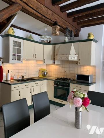 maison de village avec appartement indépendant, quatre chambres, grange,  garage, jardin