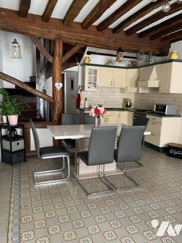 maison de village avec appartement indépendant, quatre chambres, grange,  garage, jardin