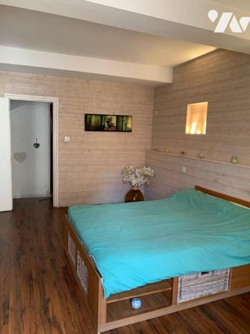 maison de village avec appartement indépendant, quatre chambres, grange,  garage, jardin