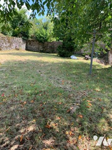maison de village avec appartement indépendant, quatre chambres, grange,  garage, jardin