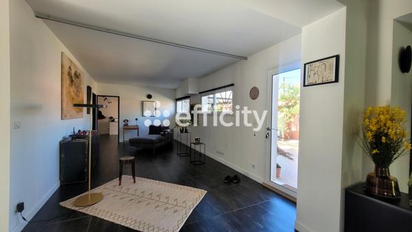 Local Commercial
         5 pièces
        - 342 m² 749 000 € *