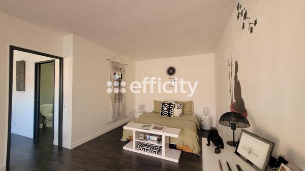 Local Commercial
         5 pièces
        - 342 m² 749 000 € *