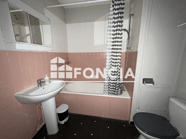 Location Studio meublé 25.78 m² - BATIMENT C Tours 37000