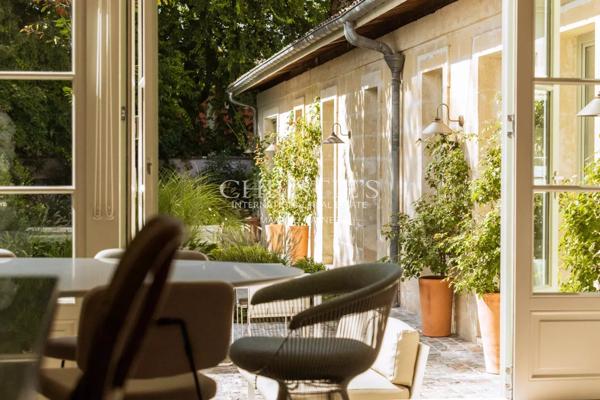 Cauderan – Elégante maison en pierre, piscine, jardin et stationnement