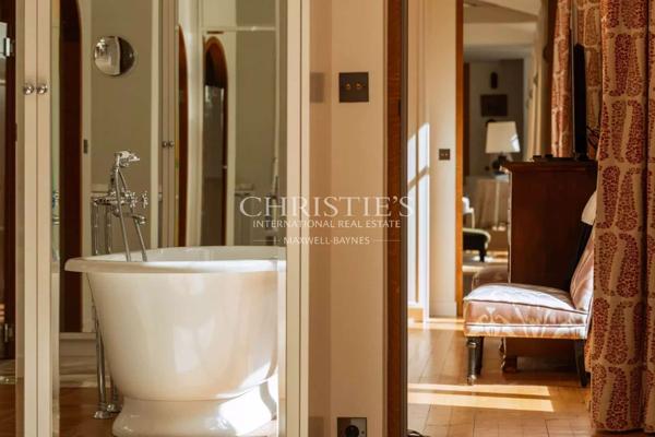 Cauderan – Elégante maison en pierre, piscine, jardin et stationnement