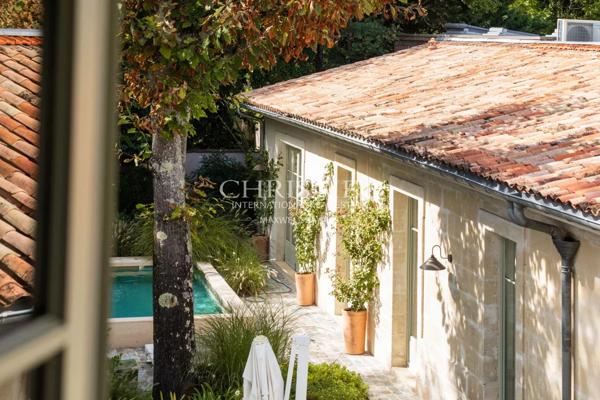 Cauderan – Elégante maison en pierre, piscine, jardin et stationnement