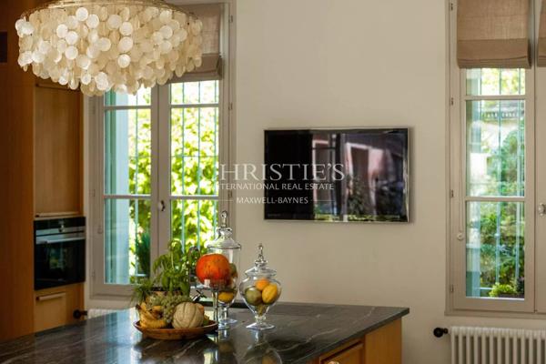 Cauderan – Elégante maison en pierre, piscine, jardin et stationnement