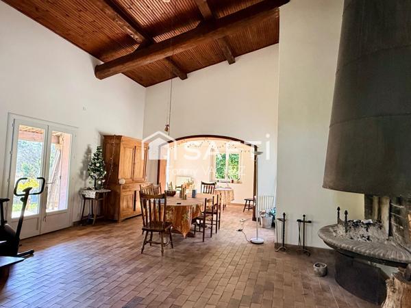 Propriété avec deux habitations, piscine et cadre naturel à Fayence