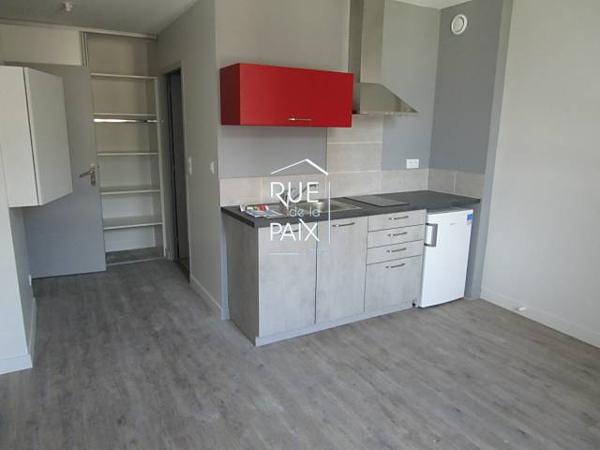 79300 BRESSUIRE Studio rénové centre-ville de Bressuire