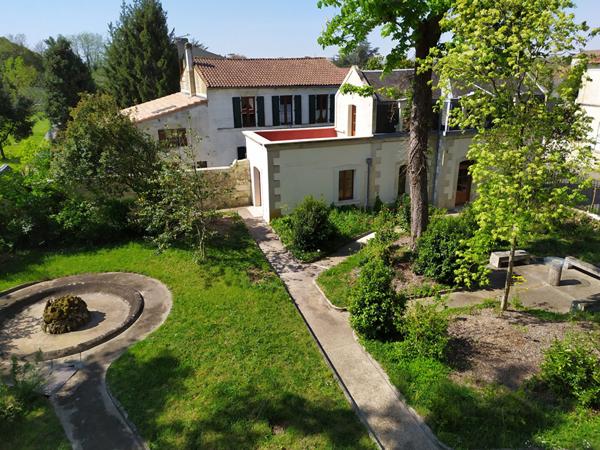 Maison au coeur d'un Château - 2 chambres - Jonzac Centre ville