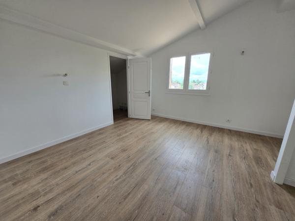CINTEGABELLE-VILLA 5 pièces 117 m² Cintegabelle (31550)