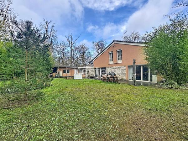 Maison 7 pièce(s), 263 m2 habitables terrain 3812m²