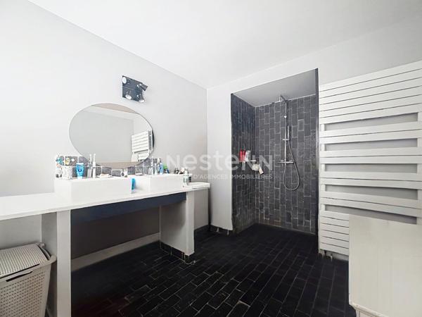 Maison 7 pièce(s), 263 m2 habitables terrain 3812m²