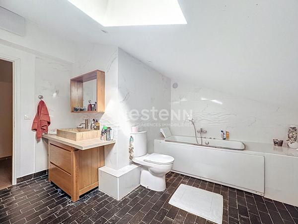 Maison 7 pièce(s), 263 m2 habitables terrain 3812m²