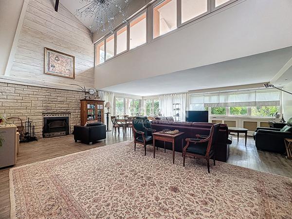 Maison 7 pièce(s), 263 m2 habitables terrain 3812m²