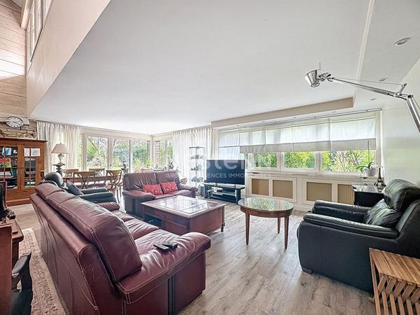 Maison 7 pièce(s), 263 m2 habitables terrain 3812m²