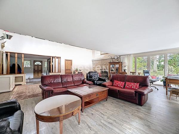 Maison 7 pièce(s), 263 m2 habitables terrain 3812m²