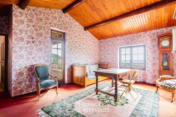 Bastide en pierre 163m² avec vue panoramique, piscine et potentiel d’agrandissement