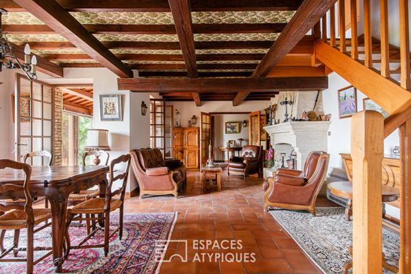 Bastide en pierre 163m² avec vue panoramique, piscine et potentiel d’agrandissement