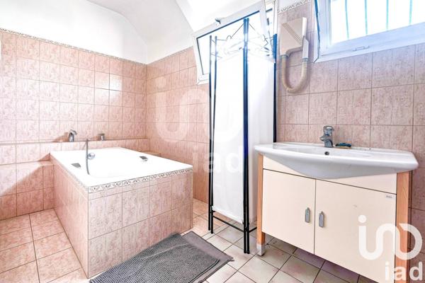 Domaine 55 pièces de 1 160 m² à Fontenay-Trésigny (77610)