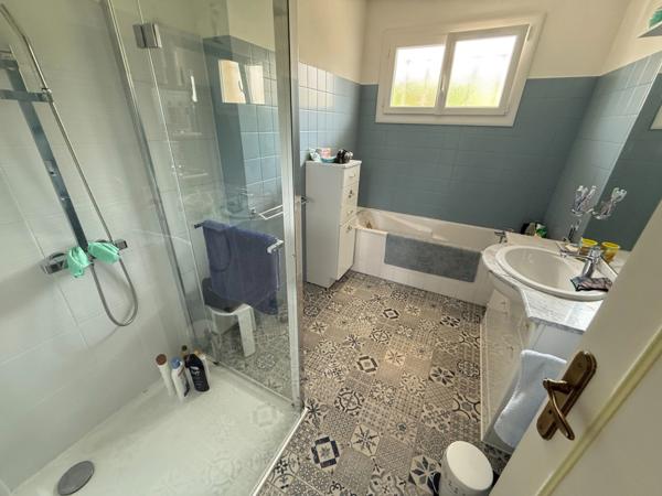 Villa familiale 4 pièces avec combles aménagés, terrain piscinable et grand garage – Boujan-sur-Libron