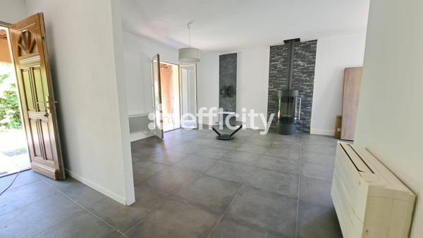 Maison
         4 pièces
        - 96 m² 350 000 € *