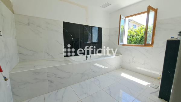 Maison
         4 pièces
        - 96 m² 350 000 € *