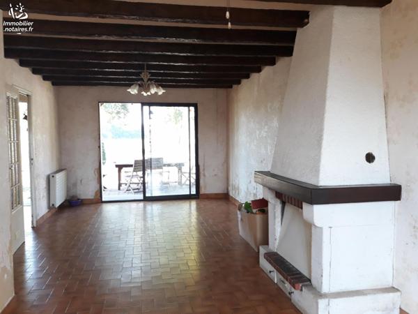 Maison Vente à BAZOUGES-SUR-LE-LOIR (SARTHE). Maison de 120 m² comprenant jardin de 4000...