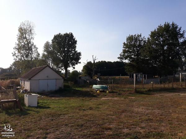 Maison Vente à BAZOUGES-SUR-LE-LOIR (SARTHE). Maison de 120 m² comprenant jardin de 4000...