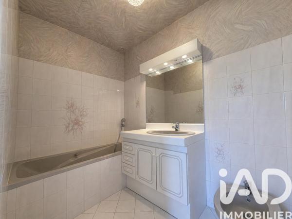Maison à vendre 6 pièces 116,76 m² Le Coudray-Montceaux