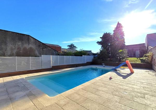 MAISON DE MAITRE AVEC PISCINE - CENTRE VILLE