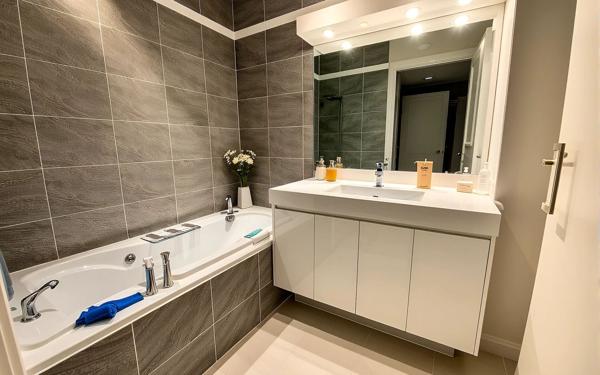 Appartement à vendre    3 pièces • 84 m2 Lyon 7