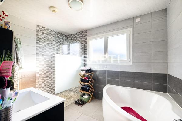 Maison clé en main, des années 2015, conforme aux normes RT 2012, 6 pièces, 160 m²