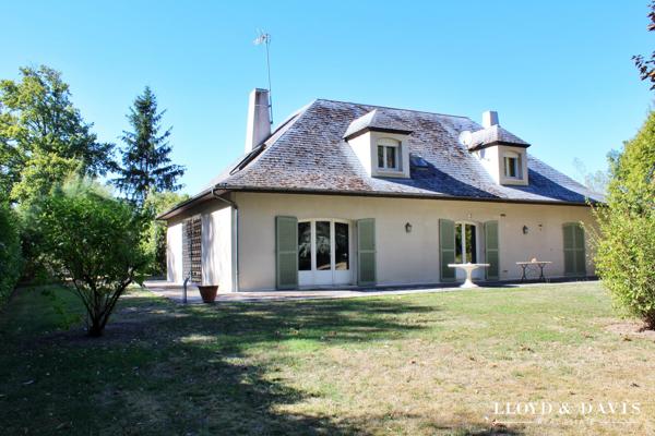 VILLEMANDEUR - ÉLÉGANTE VILLA D'ARCHITECTE