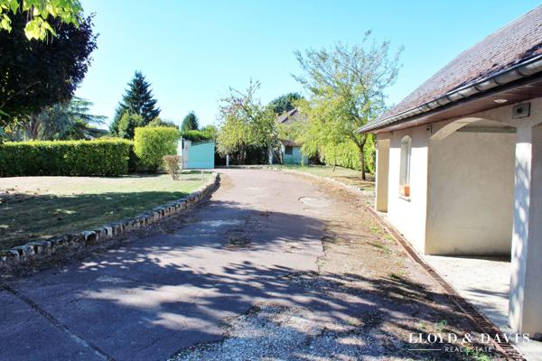 VILLEMANDEUR - ÉLÉGANTE VILLA D'ARCHITECTE