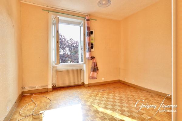 Lorette : deux logements, deux entrées, un seul prix