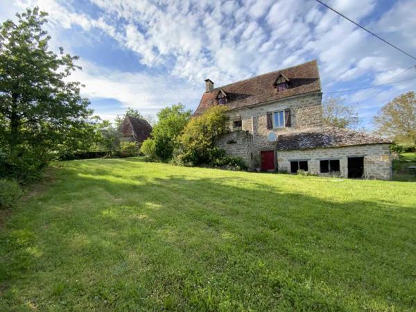 Maison ancienne - Gramat Maison en pierre sur le secteur de GRAMAT avec trois chambres et deux dépendances, 4380 m² de terrain.
