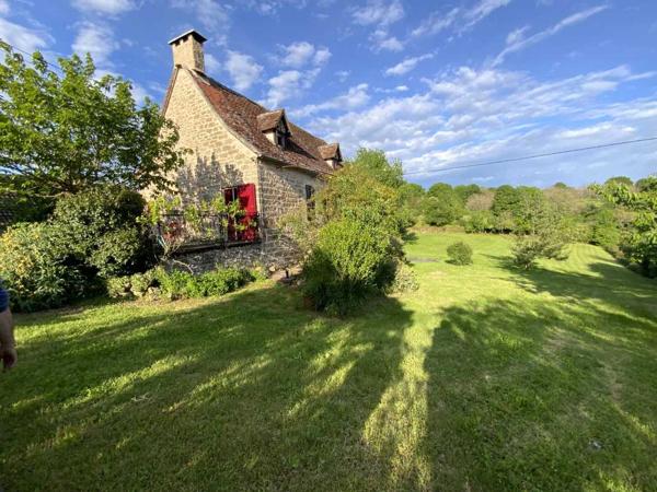 Maison ancienne - Gramat Maison en pierre sur le secteur de GRAMAT avec trois chambres et deux dépendances, 4380 m² de terrain.