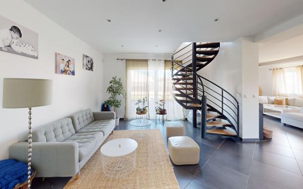 Maison à vendre    6 pièces •  Villemoustaussou