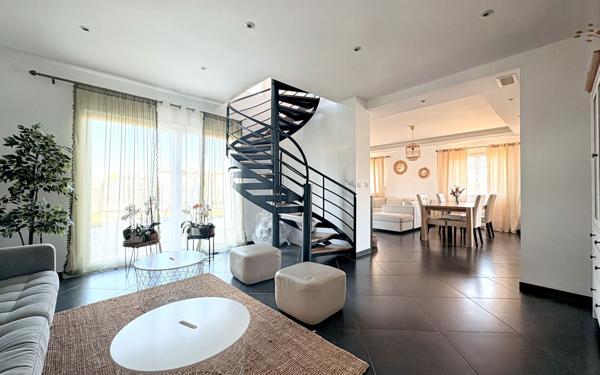 Maison à vendre    6 pièces •  Villemoustaussou