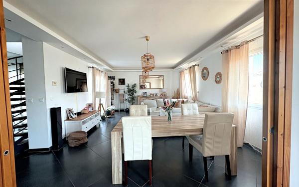 Maison à vendre    6 pièces •  Villemoustaussou